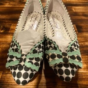 Poetic License London Flats-Excellent Condition